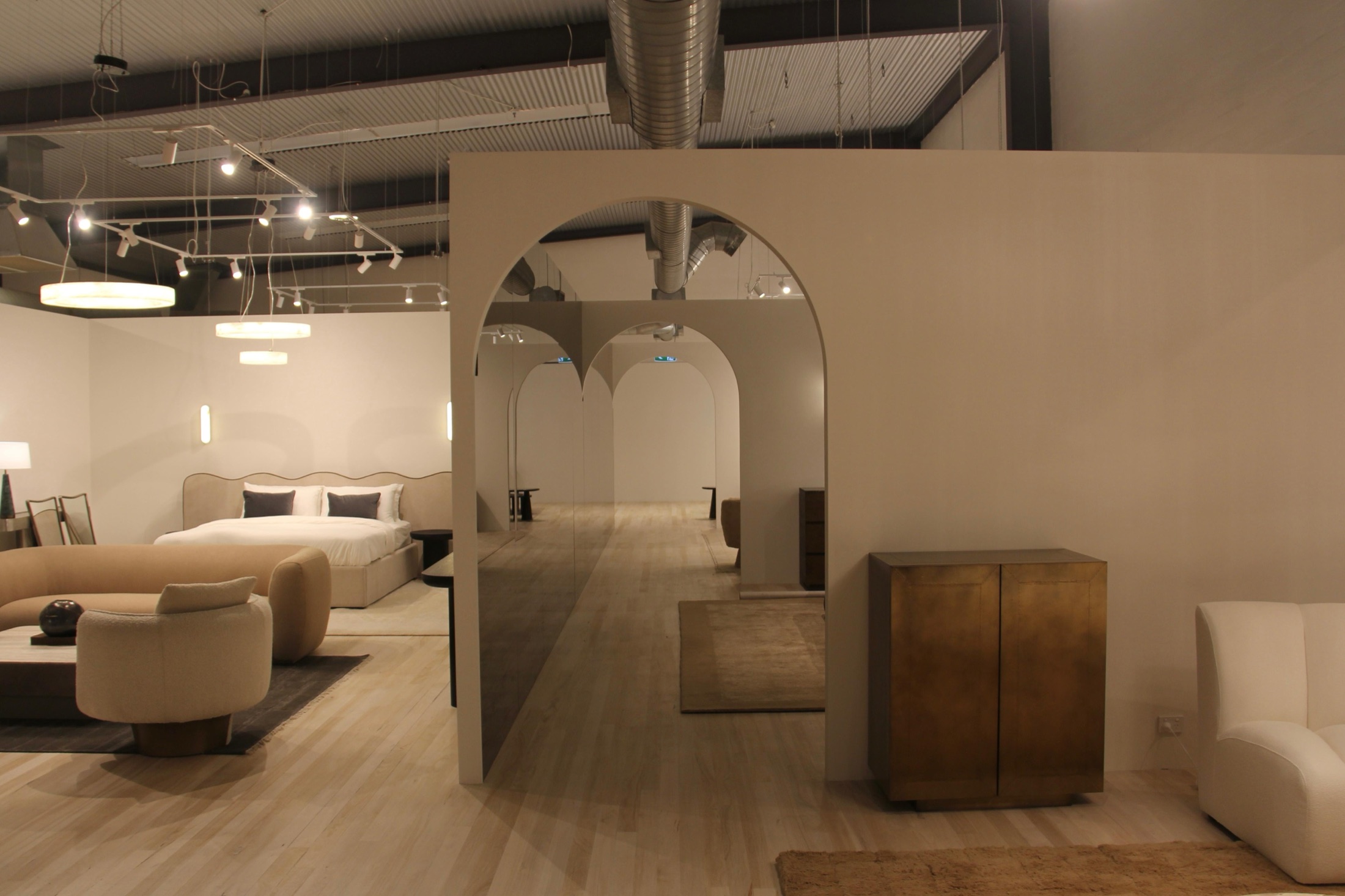 Arched openings and a full-height mirrored panel